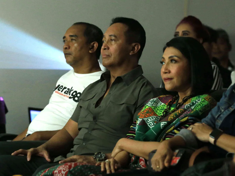 Portrait of Andika Perkasa Inviting Wife Diah Erwiany to Watch 'Big Plan'