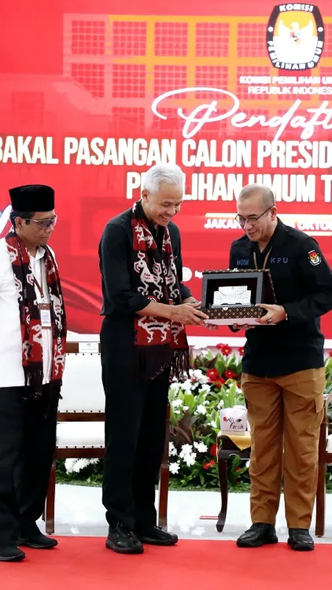 Ganjar Ungkap Alasan Sebarkan 'QR Code' Berisi Visi Misi saat Daftar KPU