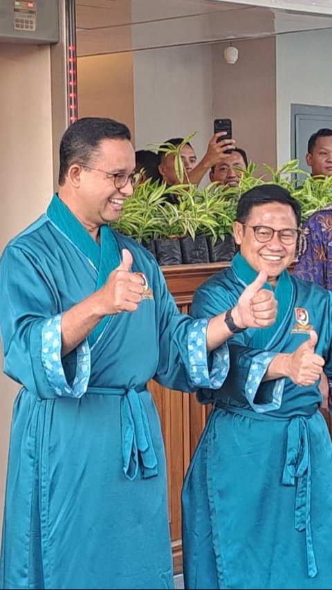 Anies dan Cak Imin juga memberikan salam dua jempol. <br>