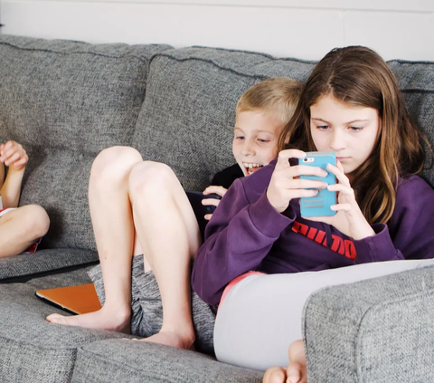 Strategi bagi Orangtua untuk Lindungi Anak dari Stres Digital di Era Modern