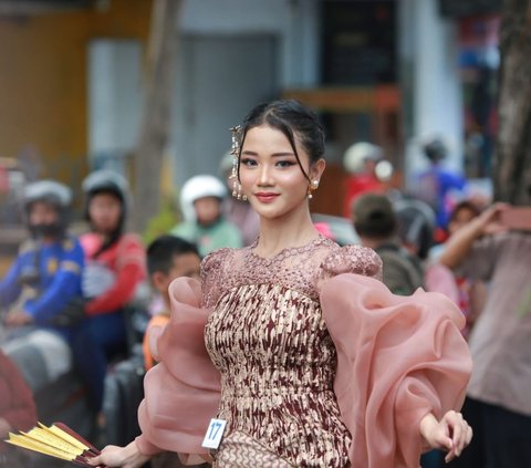 Mengawali Batik Festival, Banyuwangi Gelar Fashion On Pedestrian