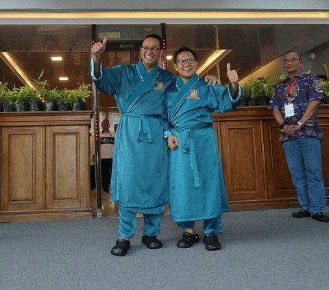 FOTO: Semringah Anies dan Cak Imin Jalani Tes Kesehatan di RSPAD Gatot Subroto