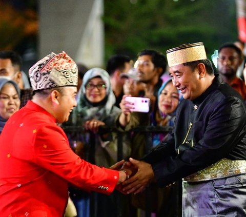 Pj Gubernur Bahtiar Baharuddin Buka Gelaran Fashion Show Perayaan HUT Sulsel ke-354