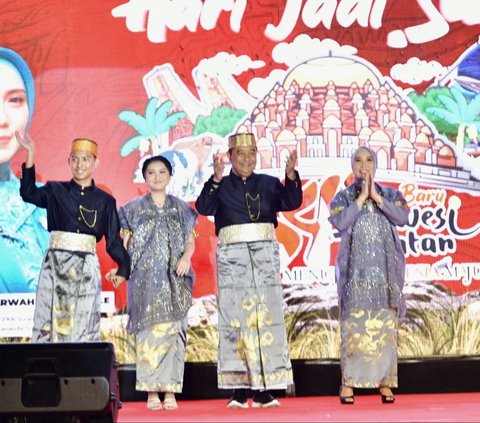 Pj Gubernur Bahtiar Baharuddin Buka Gelaran Fashion Show Perayaan HUT Sulsel ke-354