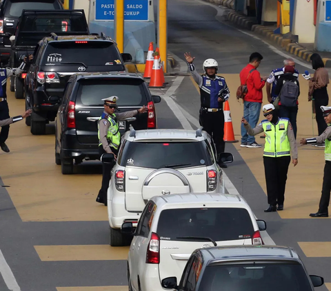 Pakai Pelat Nomor Kendaraan Bikin di Pinggir Jalan Atau Pesan Online, Memang Boleh?