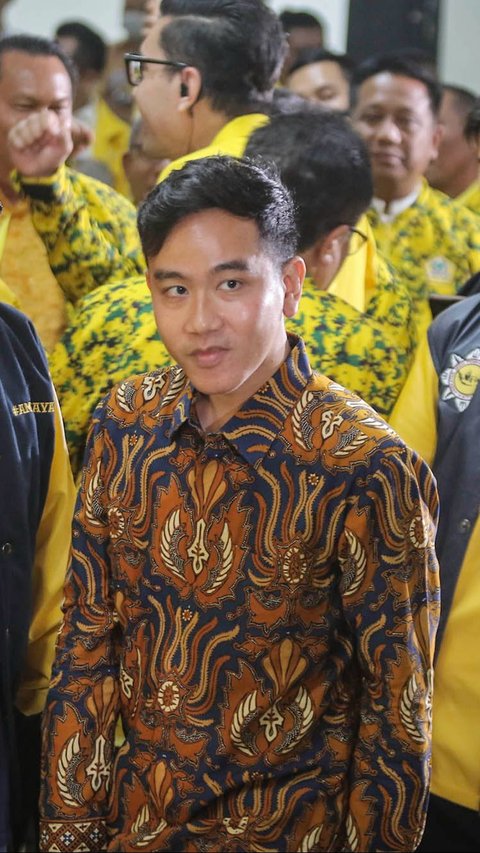 Gibran mengatakan, akan segera melakukan kordinasi dan menindaklanjuti keputusan Rapimnas Golkar tersebut dengan Prabowo.<br>