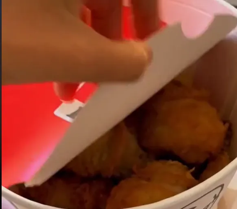 Viral Beli KFC di Swiss, Tiktores Ini Sebut Makan KFC Termahal Selama Hidup