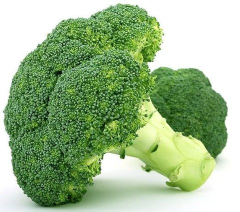 Brokoli dikenal sebagai salah satu sayuran dengan sejuta khasiat bagi tubuh. Umumnya brokoli diolah menjadi olahan sup maupun hanya direbus. Bahkan brokoli juga bisa dibuat sebagai campuran jus.