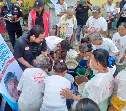 Relawan Ganjar Sebar Mobil Tangki Air Bersih ke Daerah Alami Kekeringan di Subang