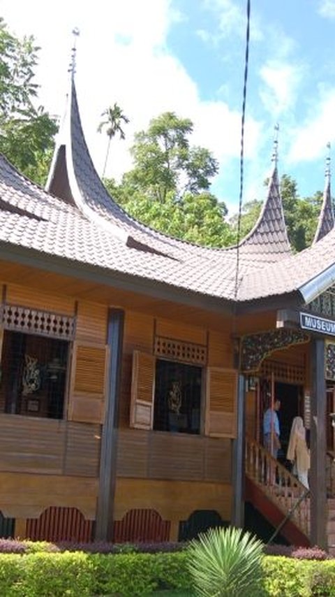 Mengunjungi Museum Rumah Kelahiran Buya Hamka di Sumatra Barat, Ada Koleksi Tulisan Semasa Hidup<br>