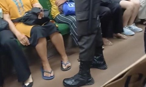 Cuma karena Duduk Sambil Silangkan Kaki, Wanita Ini Marah hingga Tarik Kaki Penumpang KRL Lain