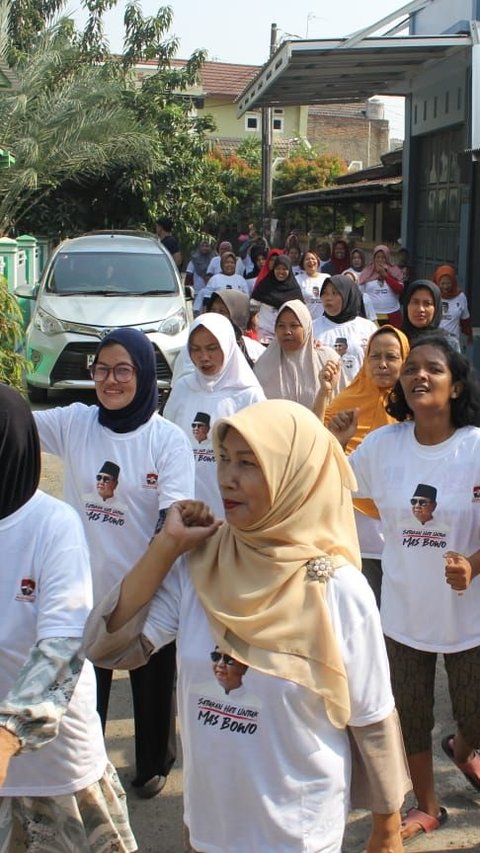 Antusias Ratusan Warga Pondok Kacang Bar Jalan Santai Bareng Relawan Prabowo<br>