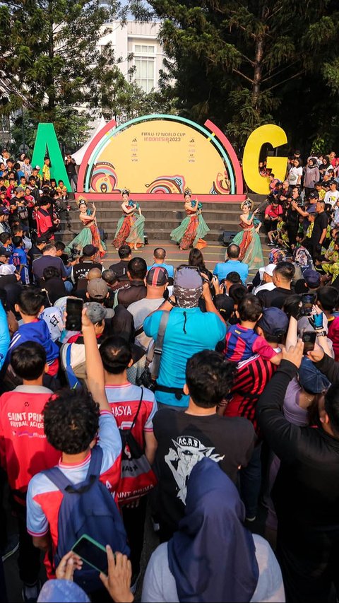 Trophy Experience Piala Dunia U-17 2023 yang menyedot animo masyarakan itu juga diselenggarakan berbarengan dengan Car Free Day (CFD) di Jl. Ir. H. Juanda, Bandung.<br>