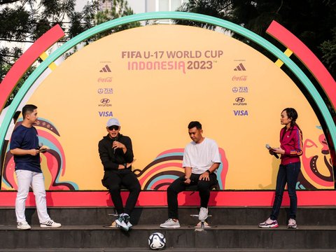 FOTO: Antusiasme Warga Bandung Saksikan Trofi Piala Dunia U-17 2023