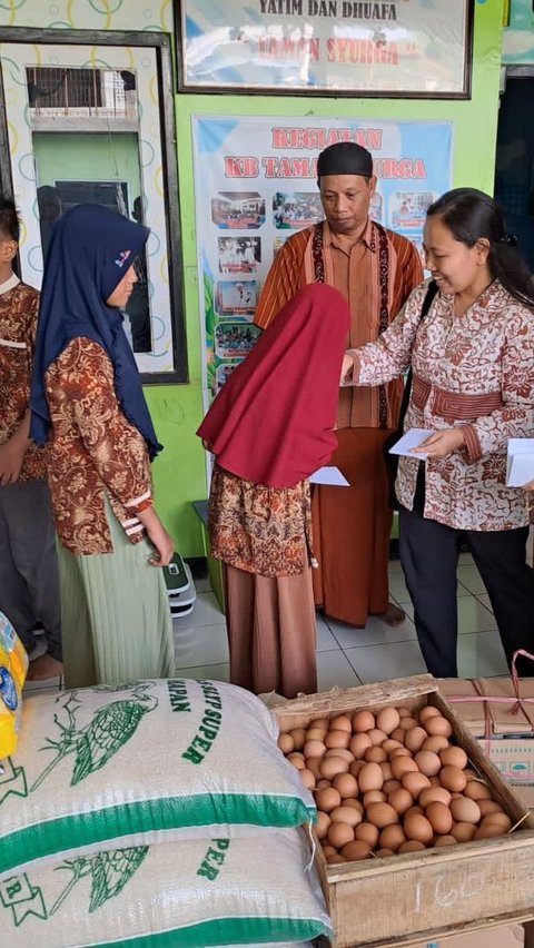 Cegah Stunting, PSDKP Bagikan Puluhan Ton Produk Perikanan ke Warga Pesisir<br>