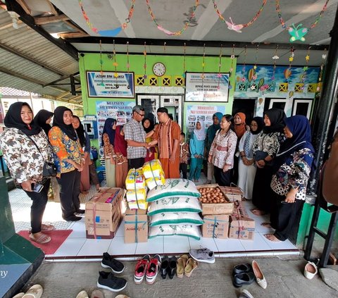 Cegah Stunting, PSDKP Bagikan Puluhan Ton Produk Perikanan ke Warga Pesisir