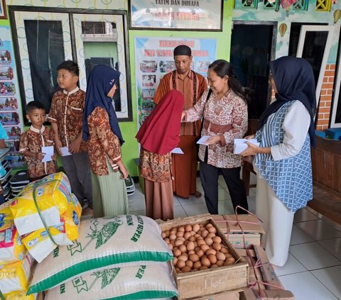 Cegah Stunting, PSDKP Bagikan Puluhan Ton Produk Perikanan ke Warga Pesisir