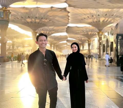 Hamil 5 Bulan, ini Potret Cantik Sabrina Anggraini Tampil dalam Balutan Busana Hijab saat Umrah ke Tanah Suci Bersama Suami