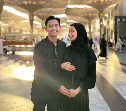 Hamil 5 Bulan, ini Potret Cantik Sabrina Anggraini Tampil dalam Balutan Busana Hijab saat Umrah ke Tanah Suci Bersama Suami