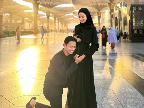 Hamil 5 Bulan, ini Potret Cantik Sabrina Anggraini Tampil dalam Balutan Busana Hijab saat Umrah ke Tanah Suci Bersama Suami