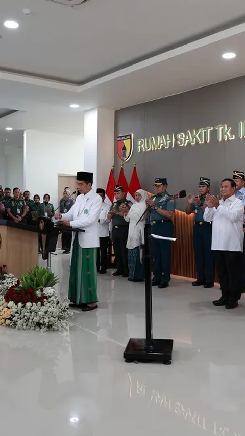 Momen Jokowi Didampingi Prabowo-Khofifah Resmikan Dua Rumah Sakit TNI di Surabaya<br>