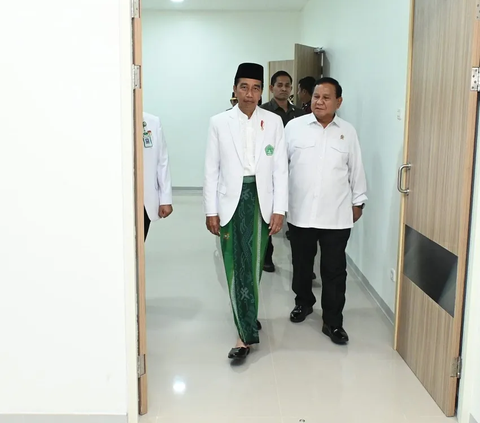 Momen Jokowi Didampingi Prabowo-Khofifah Resmikan Dua Rumah Sakit TNI di Surabaya