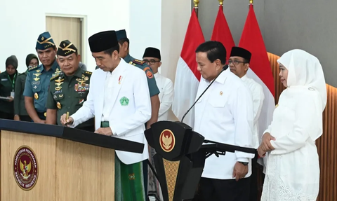 Momen Jokowi Didampingi Prabowo-Khofifah Resmikan Dua Rumah Sakit TNI di Surabaya