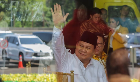 Namun, Prabowo menyebut keputusan itu akan diputuskan pada rapat para ketua umum partai politik yang tergabung dalam KIM pada sore hari ini.<br>