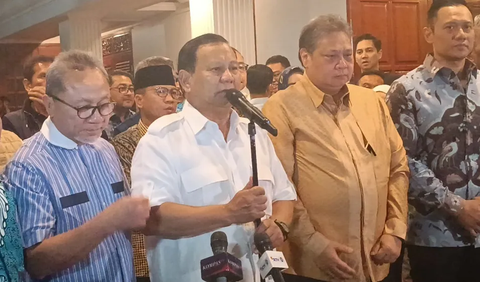 Prabowo mengatakan, tidak akan deklarasi yang akan dilakukan KIM, karena langsung mendaftarkan pasangan bakal capres-cawapres ke KPU pada 25 Oktober dari Kertanegara.