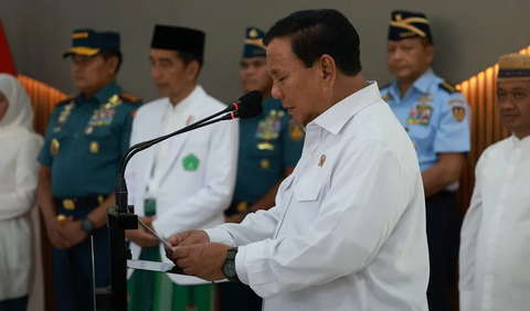 Terkait alasan tidak adanya Gibran dalam deklarasi ini, Prabowo menyebut hal ini hanya dihadiri ketua umum hingga sekjen partai Koalisi Indonesia Maju (KIM).<br>
