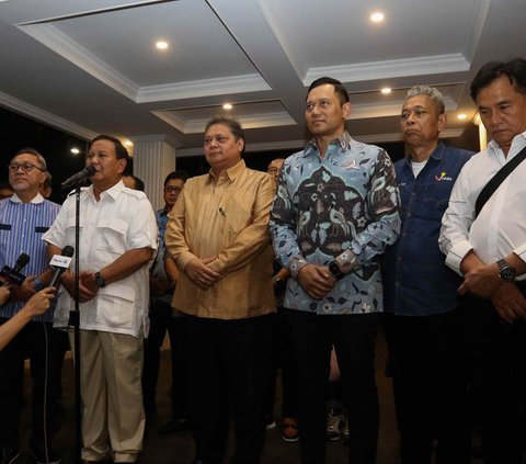 Koalisi Indonesia Maju (KIM) resmi mengumumkan nama Wali Kota Solo Gibran Rakabuming Raka sebagai Bacawapres untuk mendampingi Bacapres Prabowo Subianto. 