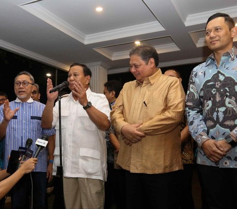 FOTO: Momen Prabowo Resmi Umumkan Gibran Jadi Cawapres