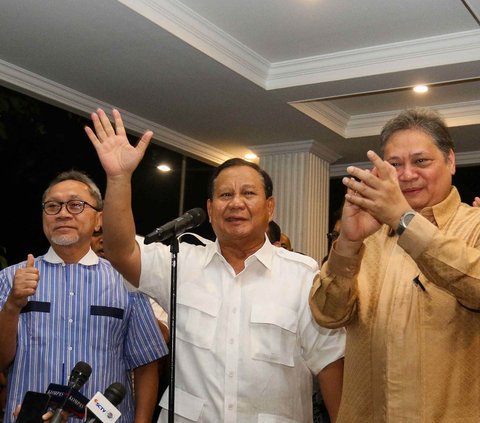 FOTO: Momen Prabowo Resmi Umumkan Gibran Jadi Cawapres