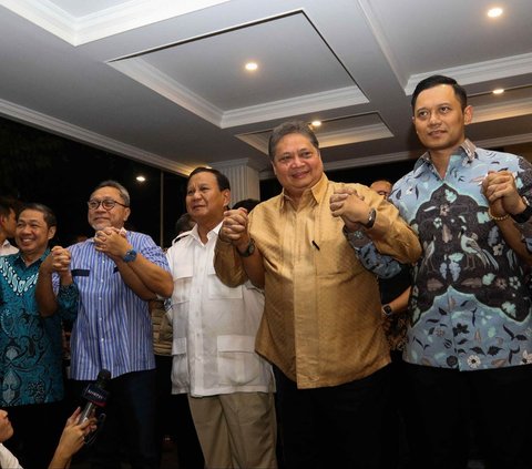 FOTO: Momen Prabowo Resmi Umumkan Gibran Jadi Cawapres