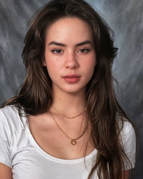 Bak Mahasiswi Hits Idaman, 10 Foto Steffi Zamora di Year Book Versi AI yang Bikin Salfok!  