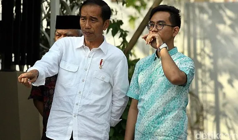 Dikonfirmasi soal dukungannya terhadap Gibran yang dicalonkan sebagai Cawapres? Secara diplomatis, Jokowi menyatakan, jika sebagai orangtua dirinya hanya bertugas untuk mendoakan dan merestui saja.<br>