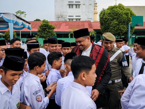 Diikuti Ratusan Santri, Bobby Nasution Jadi Pembina Upacara Peringatan Hari Santri Nasional