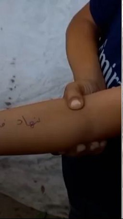 Anak-Anak Gaza Tulis Nama Mereka di Tangan, Alasannya Bikin Nangis