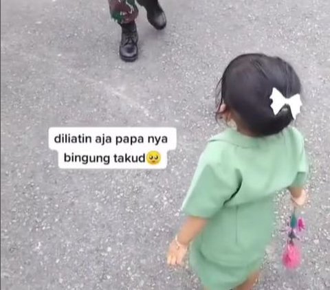 Long Time No See, TNI Patiently Approaches His Little Daughter Who Doesn't Recognize Him
