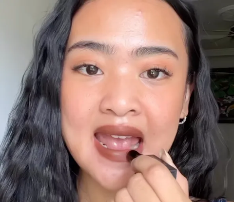 Try a New Way to Use Bullet Lipstick, the Result is More Natural
