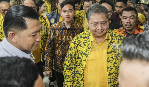 <br>Dia menegaskan tidak ada saling rebut antara Partai Golkar dan PSI untuk mengajak Gibran bergabung. 