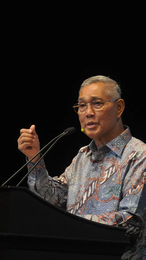 Try Sutrisno kemudian dicalonkan MPR dari fraksi ABRI menjadi wakil presiden mendampingi Presiden Soeharto.