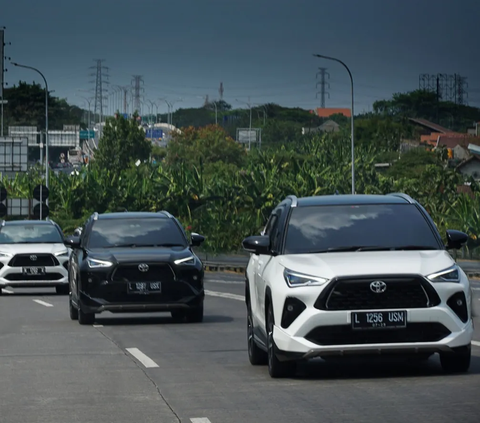 4. TOYOTA YARIS CROSS HYBRID <br><br>Compact SUV  pertama hybrid di Indonesia ini mampu mencatat penjualan 4.191 unit pada Januari-September 2023.