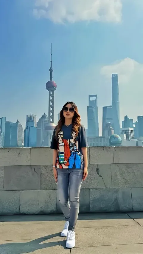 10 Gaya Kece Natasha Wilona saat Jalan-jalan di Shanghai China, Penampilannya Curi Perhatian