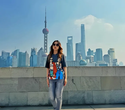 10 Gaya Kece Natasha Wilona saat Jalan-jalan di Shanghai China, Penampilannya Curi Perhatian