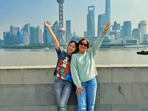 10 Gaya Kece Natasha Wilona saat Jalan-jalan di Shanghai China, Penampilannya Curi Perhatian