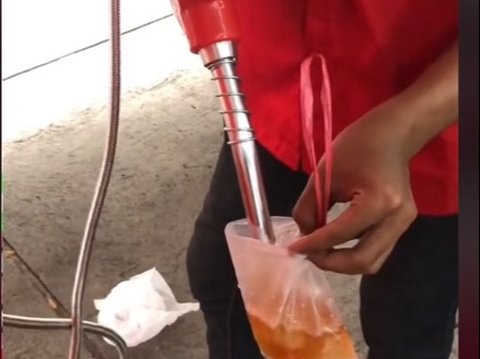 Viral Jualan Es Teh Mirip Pom Bensin Mini, Begini Potret Uniknya yang Curi Perhatian Pembeli