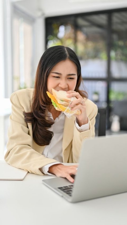 Jangan Lewatkan Makan Meskipun Sibuk<br>