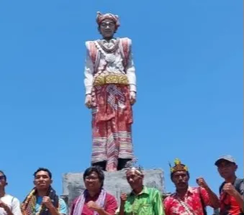 Di Depan Patung Jokowi, Warga Adat Sunu NTT Berdoa: Biarkan Gibran Matang Secara Alami