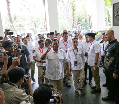 Ketua Umum Partai Gerindra Prabowo Subianto menghadiri Rapat Pimpinan Nasional Gerindra yang digelar di The Dharmawangsa, Jakarta, Senin (23/10/2023).